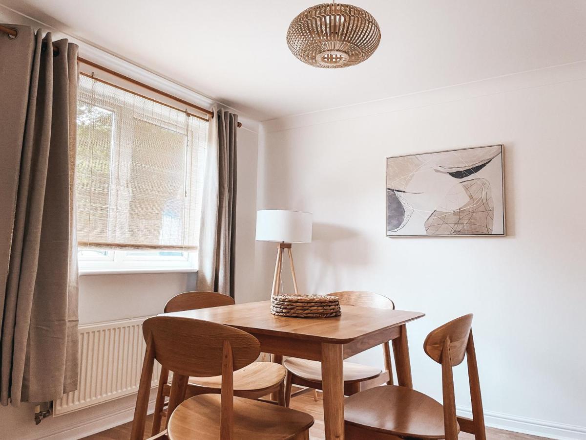 Hollybush Apartment, By Solace Stays Newport  Exterior foto