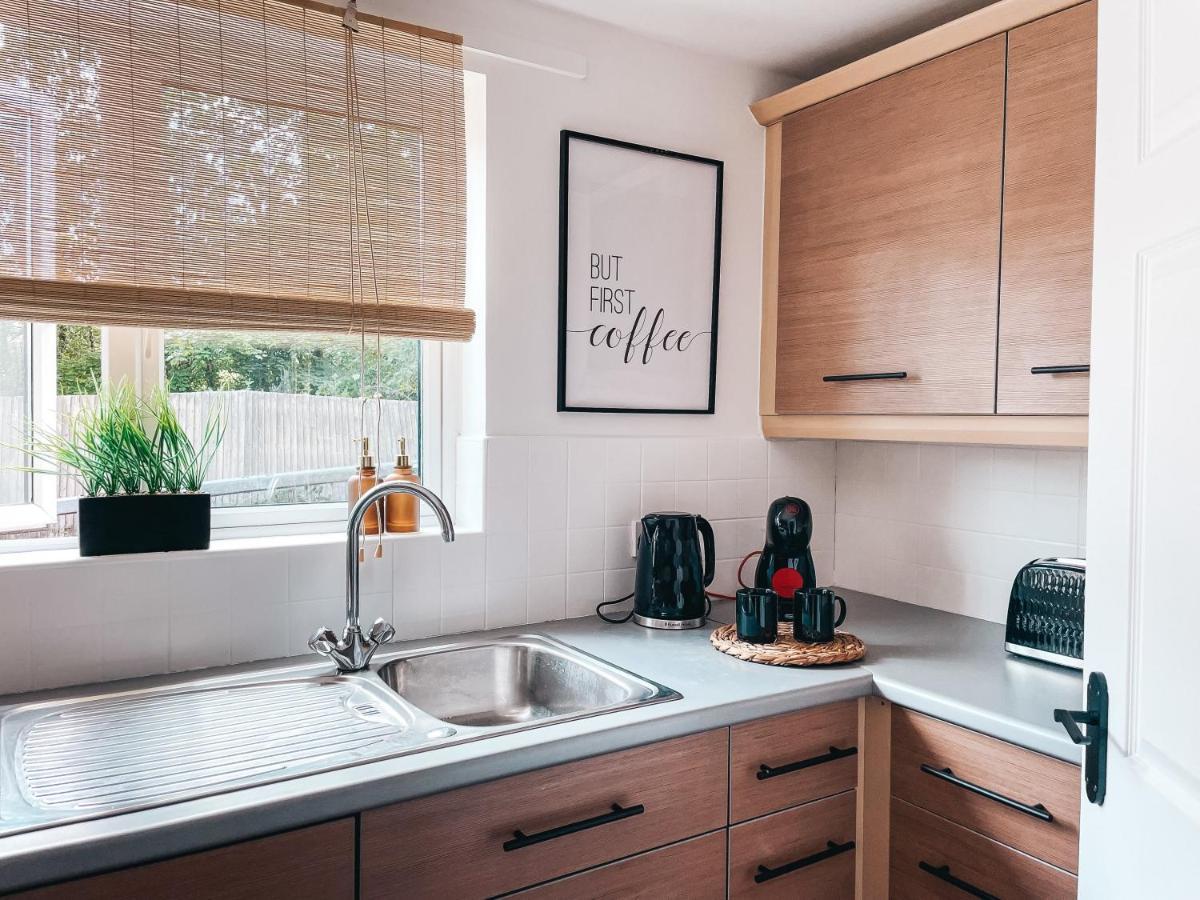 Hollybush Apartment, By Solace Stays Newport  Exterior foto